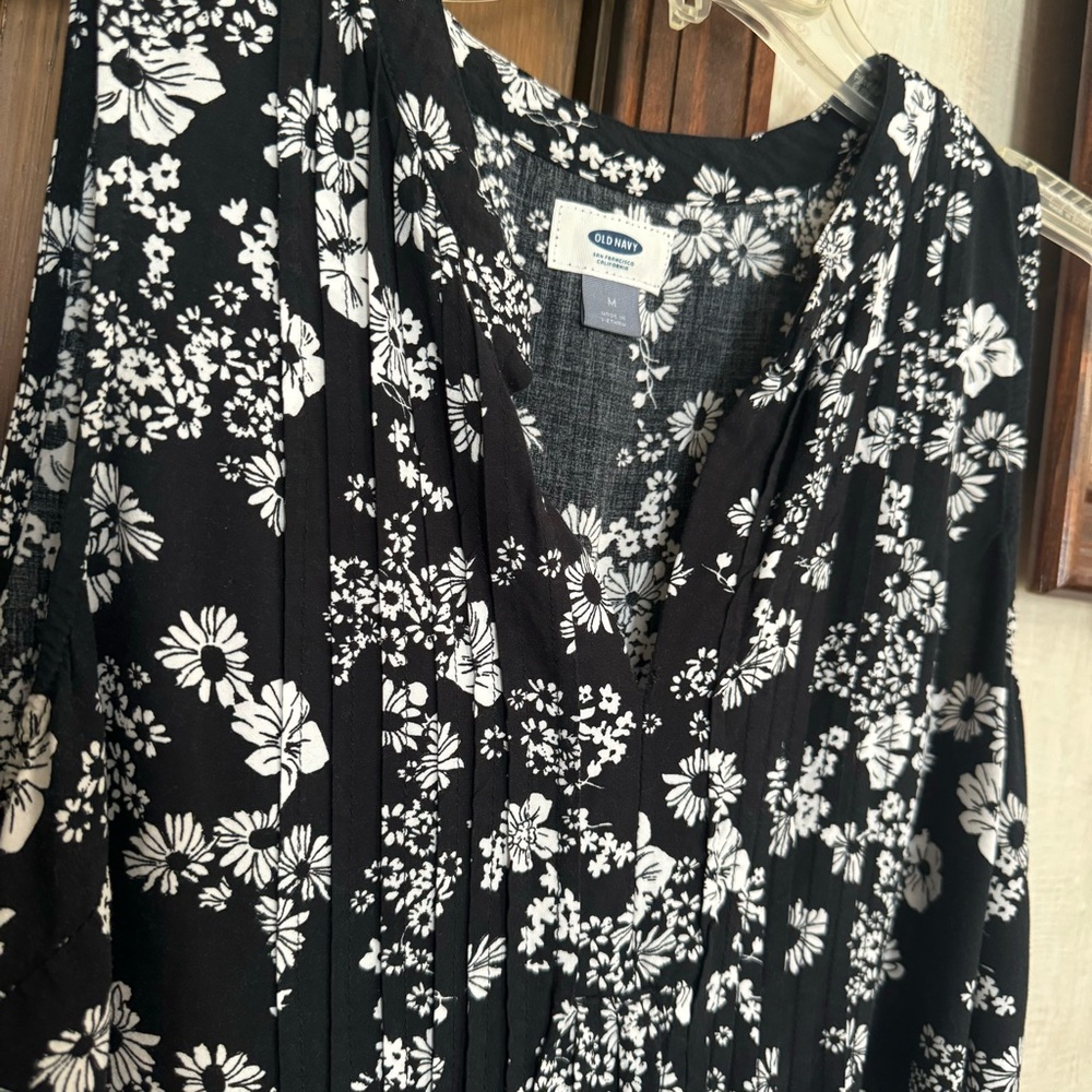Floral Black and White Sleeveless Babydoll Dress - Picture 2 of 3